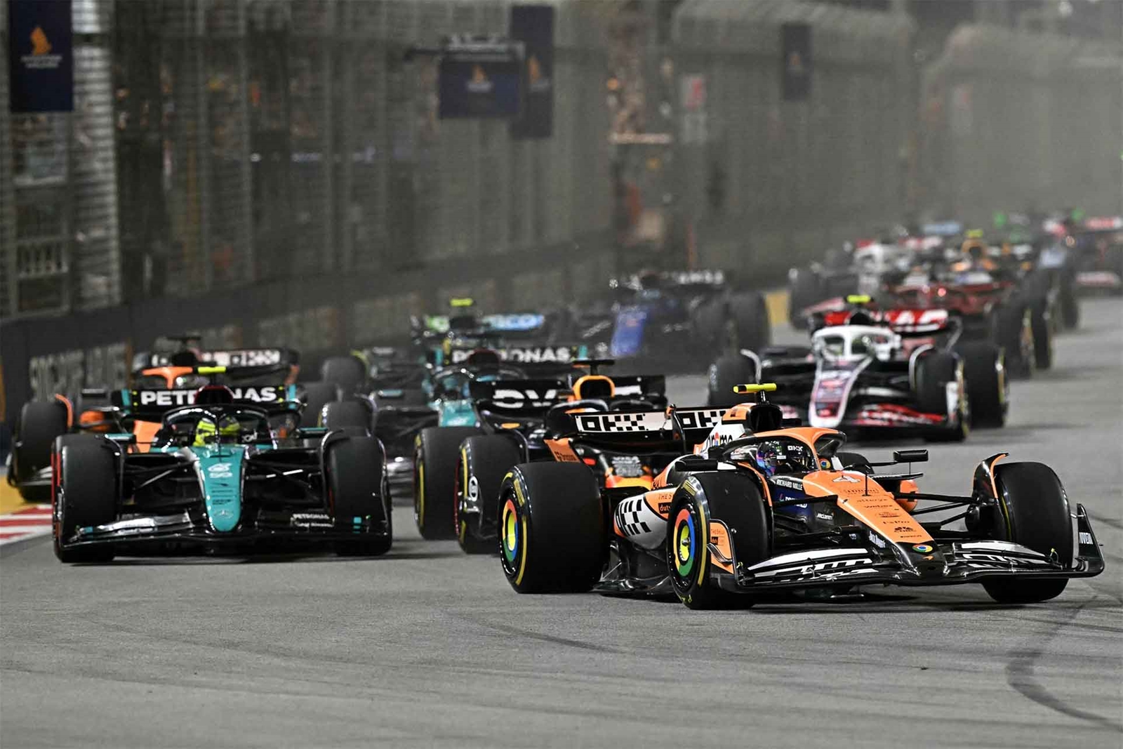 Chứng kiến cuộc đua khốc liệt tại Formula 1 Singapore Airlines Singapore Grand Prix 2024