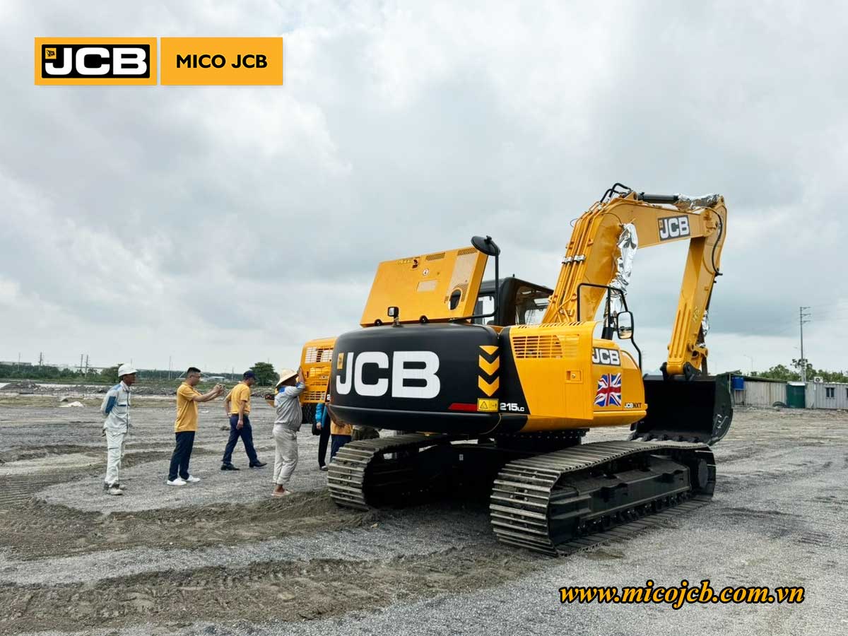 Bàn giao JCB: Xe lu rung 116D và Xúc đào 215 cho dự án xây dựng hạ tầng kỹ thuật cụm công nghiệp