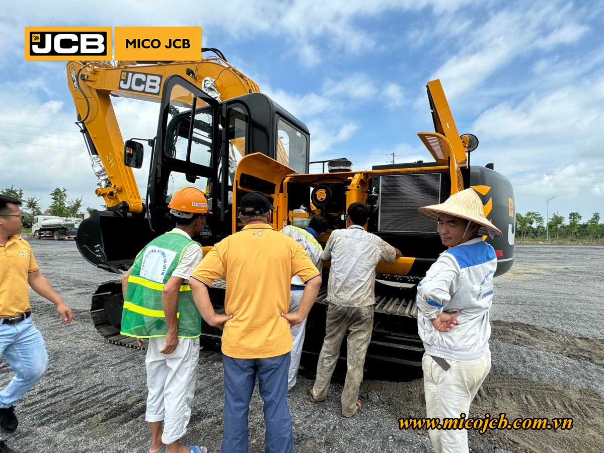 Bàn giao JCB: Xe lu rung 116D và Xúc đào 215 cho dự án xây dựng hạ tầng kỹ thuật cụm công nghiệp