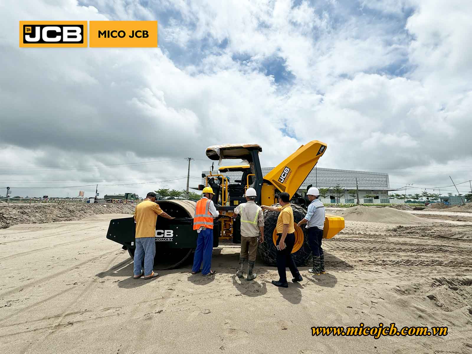 Bàn giao Xe lu JCB 116D cho khách hàng thi công xây lắp - ảnh 9