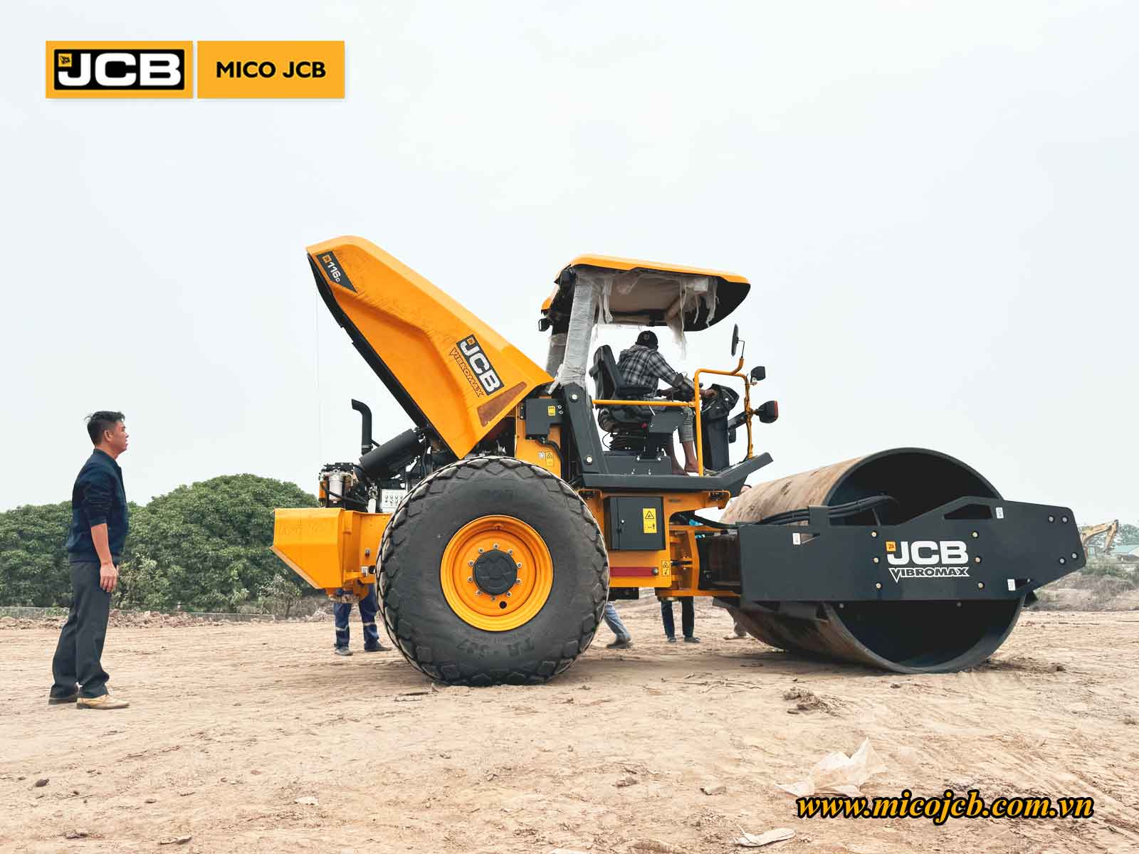 Bàn giao JCB: Lô xe lu rung JCB 116D Vibromax cho khách hàng thi công đường dẫn cao tốc