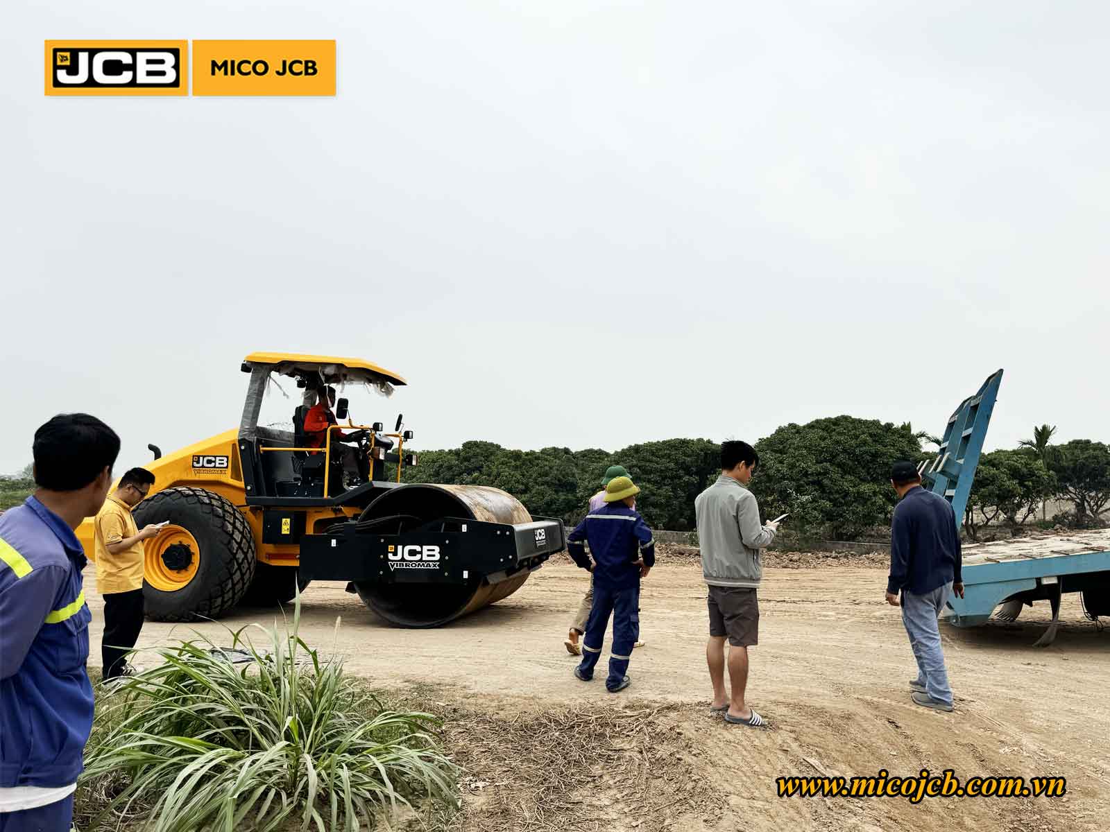 Bàn giao JCB: Lô xe lu rung JCB 116D Vibromax cho khách hàng thi công đường dẫn cao tốc