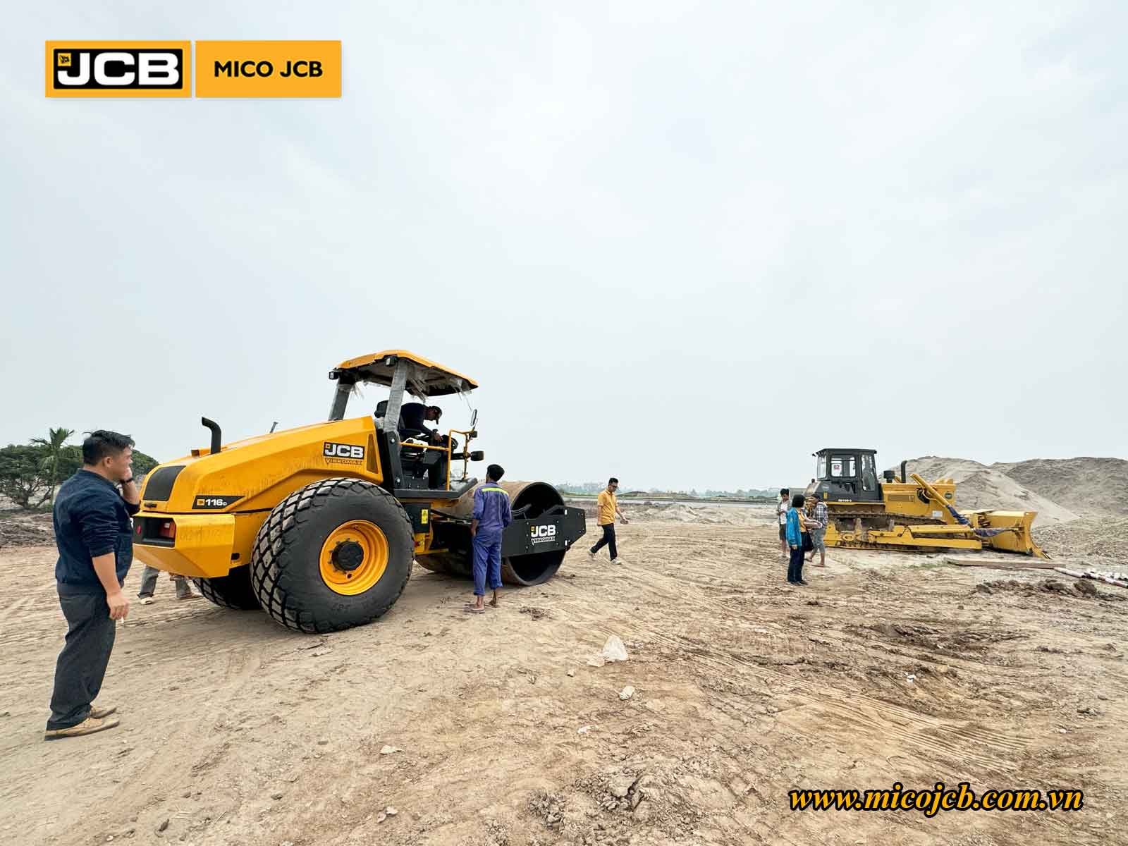 Bàn giao JCB: Lô xe lu rung JCB 116D Vibromax cho khách hàng thi công đường dẫn cao tốc