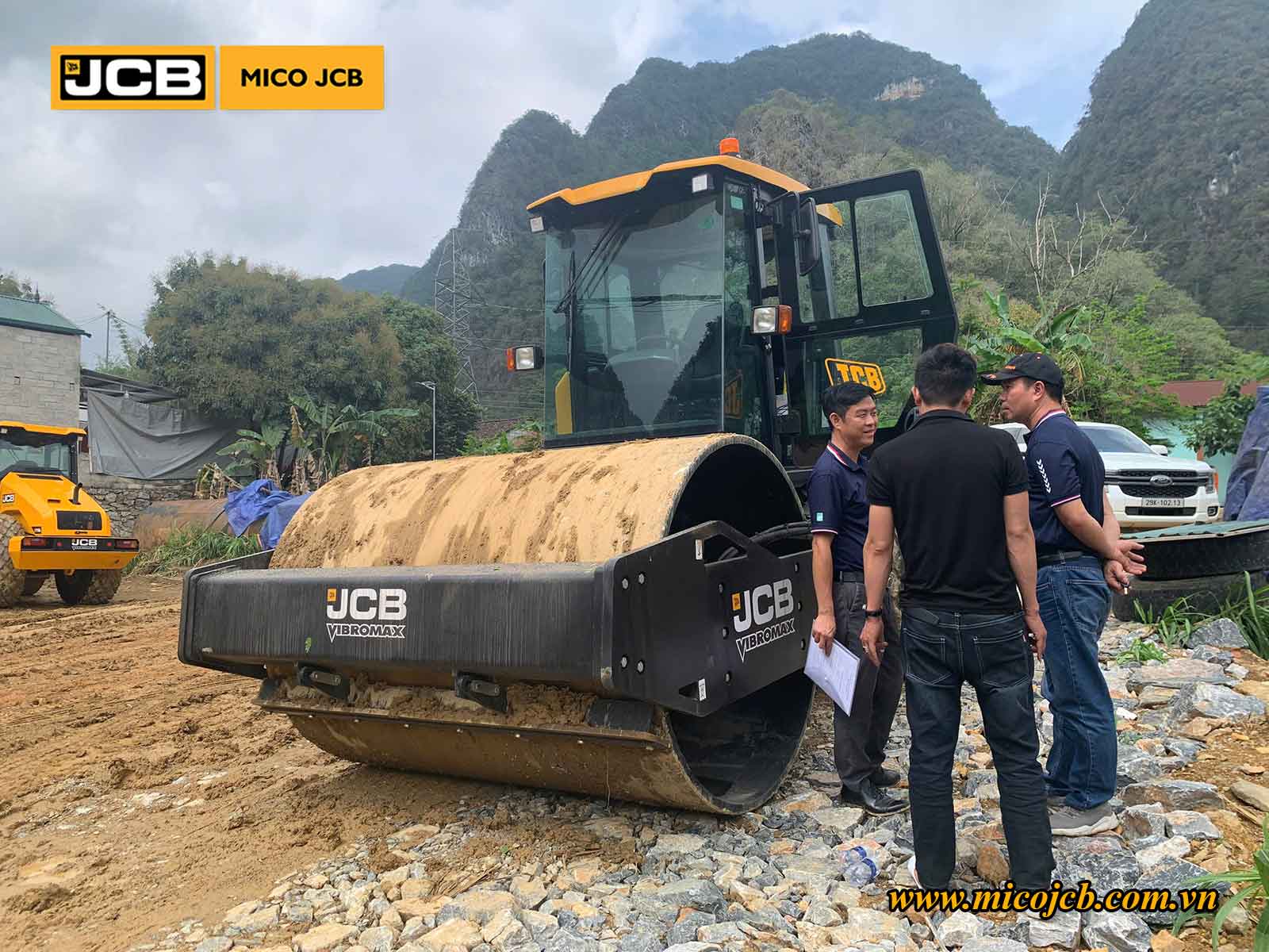 Bàn giao JCB: 02 Xe lu rung JCB 116D cabin điều hòa cho dự án đường cao tốc