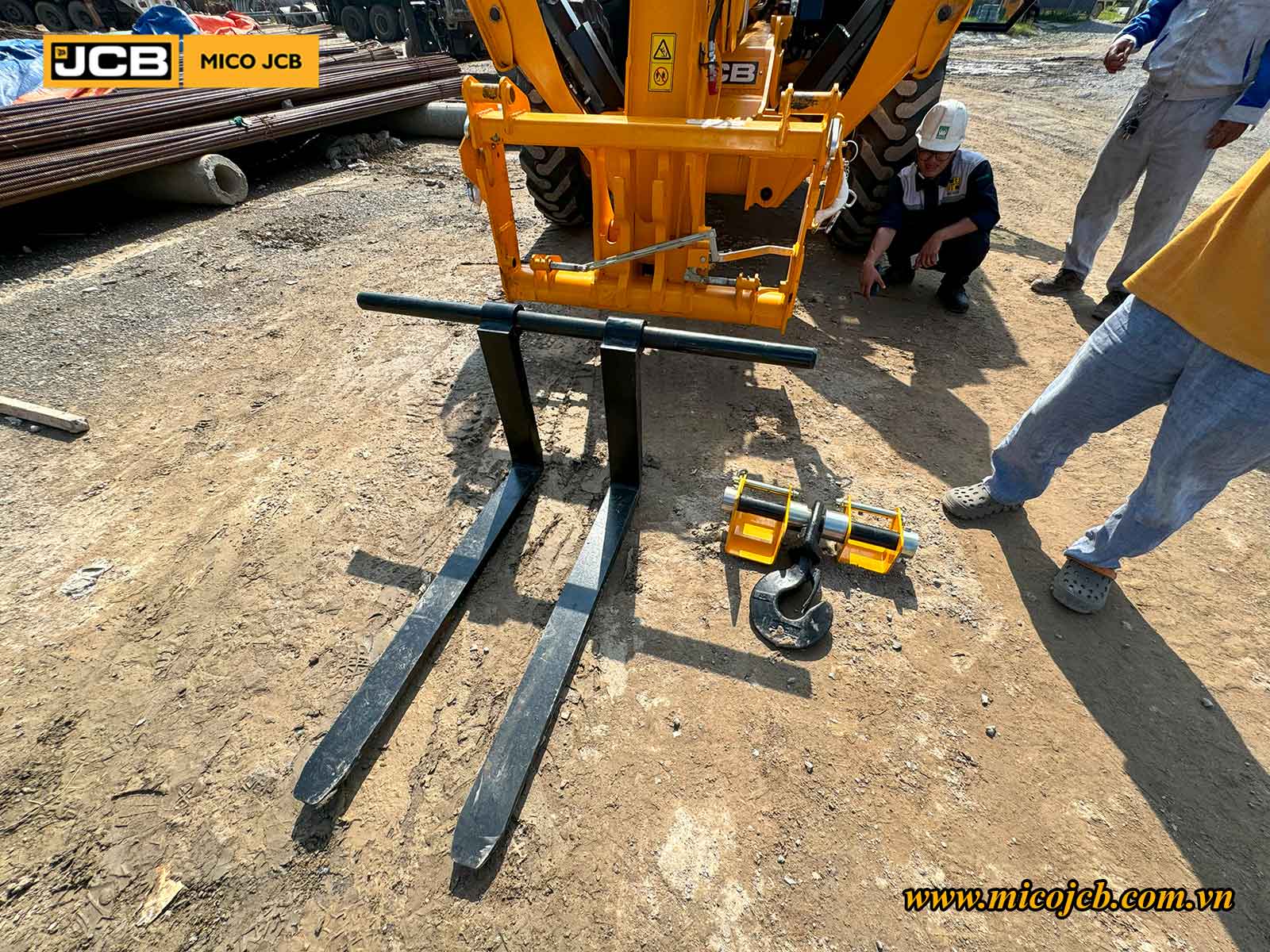 Bàn giao JCB: Xe nâng đa năng 530-110 cho dự án xây dựng nhà xưởng công nghiệp