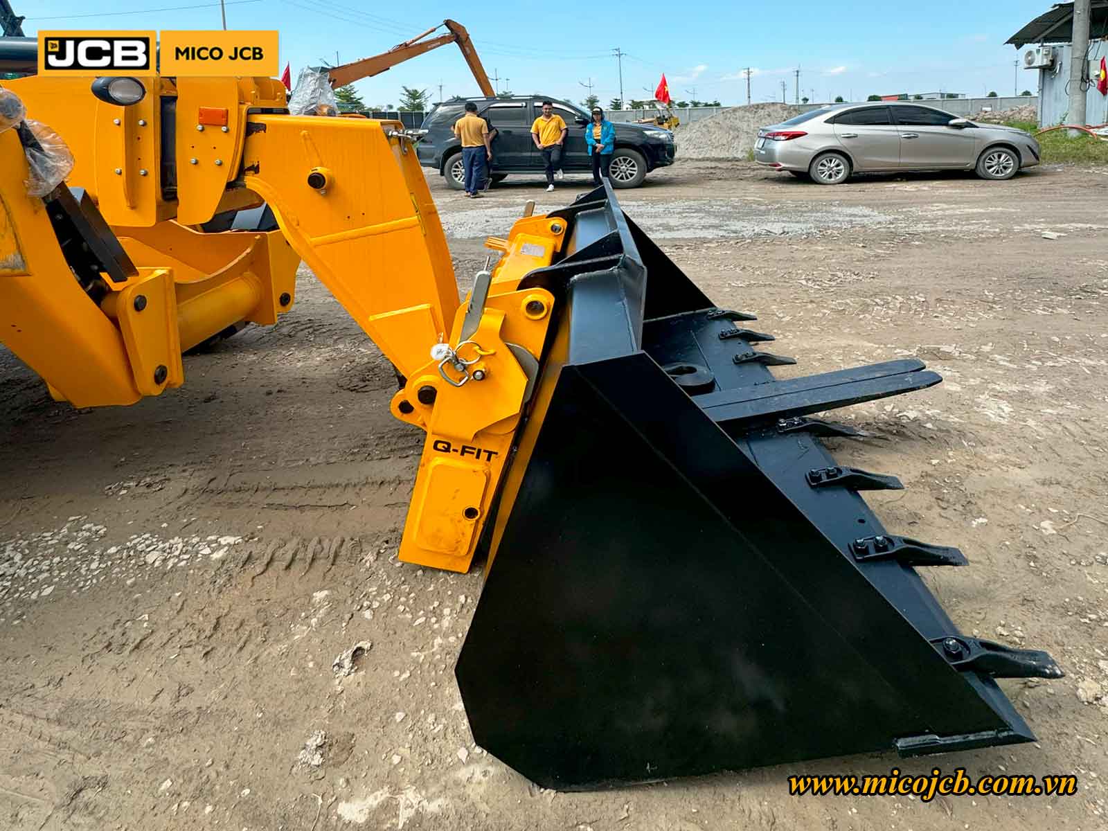 Bàn giao JCB: Xe nâng đa năng 530-110 cho dự án xây dựng nhà xưởng công nghiệp