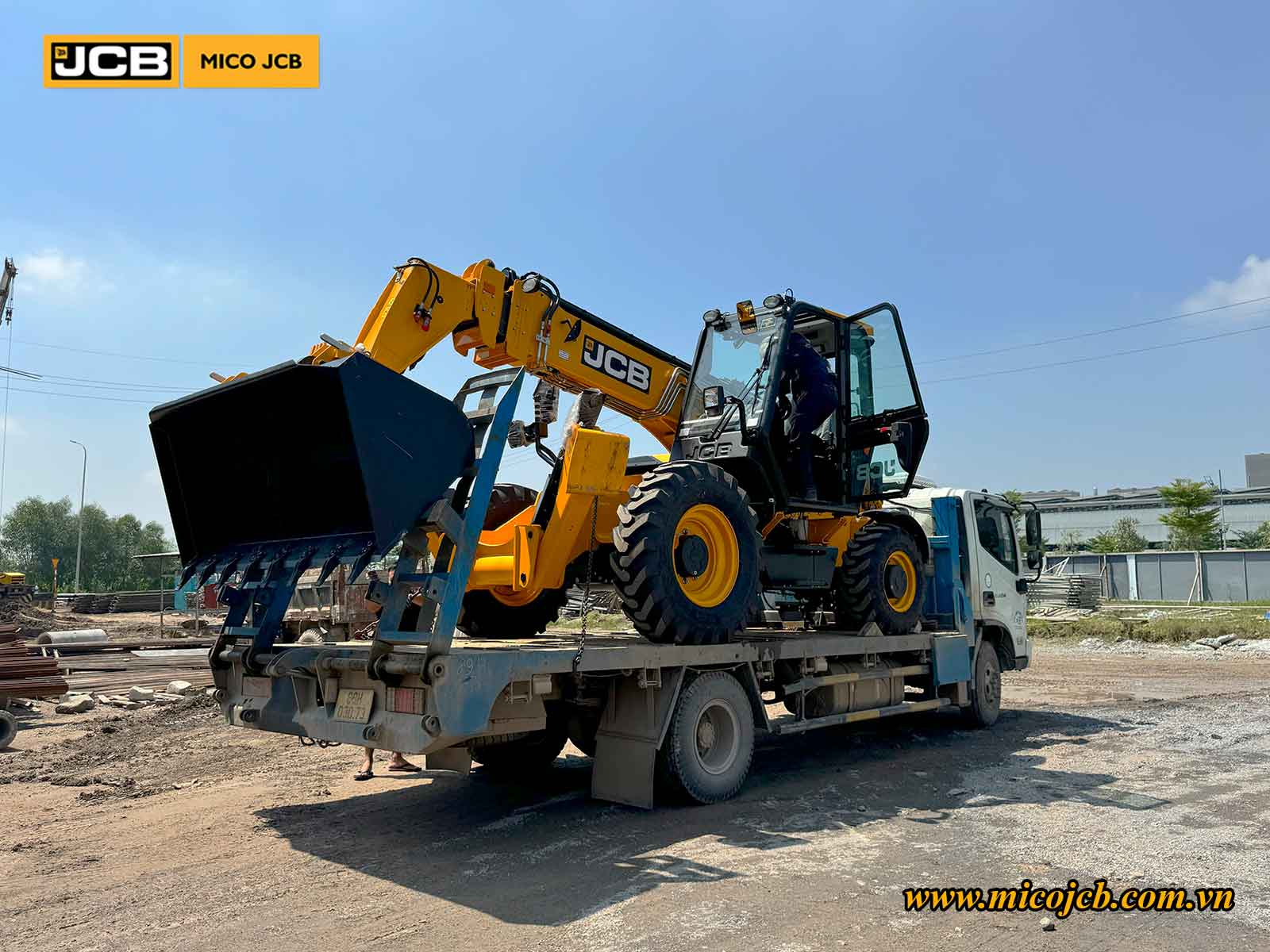 Bàn giao JCB: Xe nâng đa năng 530-110 cho dự án xây dựng nhà xưởng công nghiệp