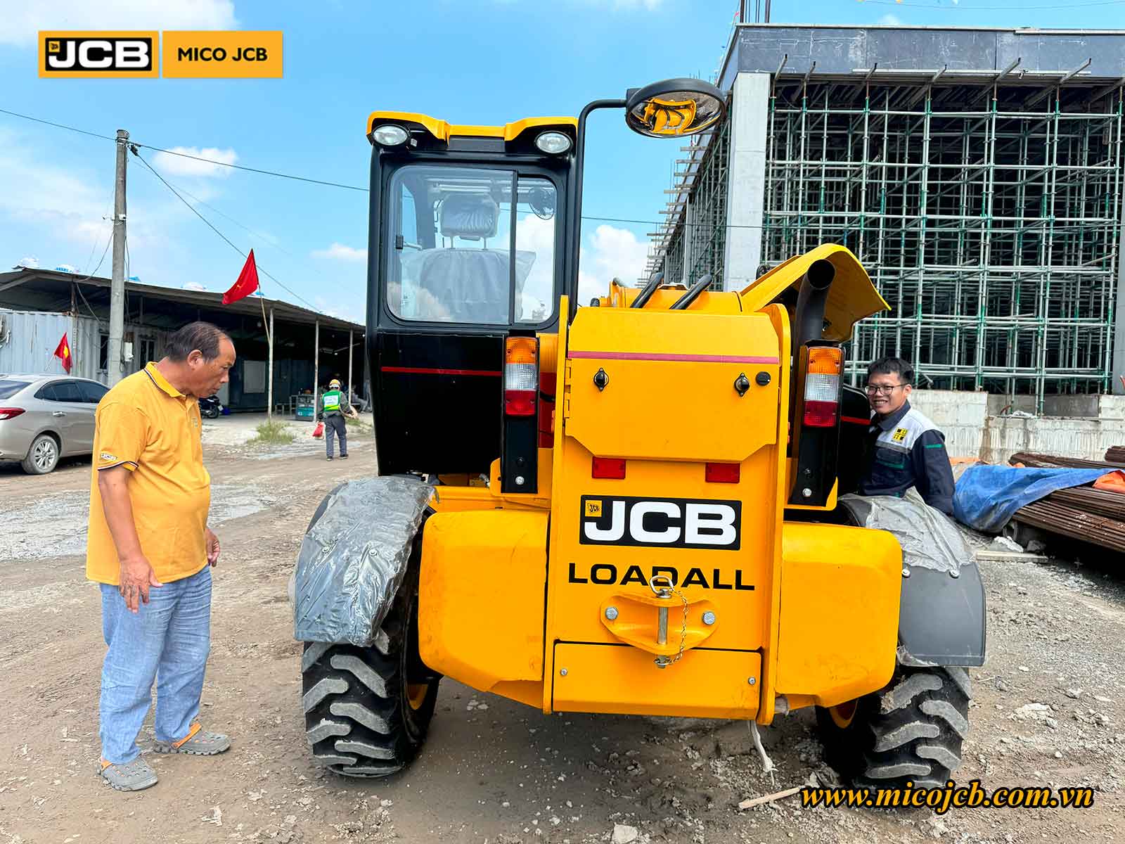 Bàn giao JCB: Xe nâng đa năng 530-110 cho dự án xây dựng nhà xưởng công nghiệp