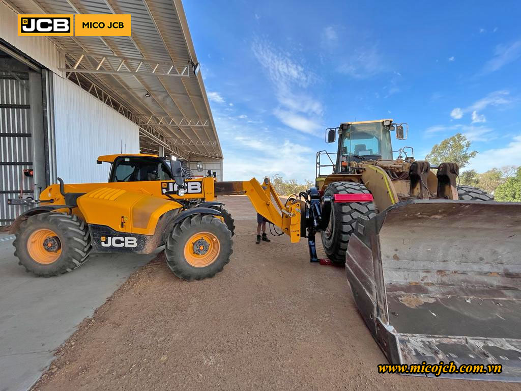 Phụ kiện xử lý lốp xe gắn trên Xe nâng đa năng JCB