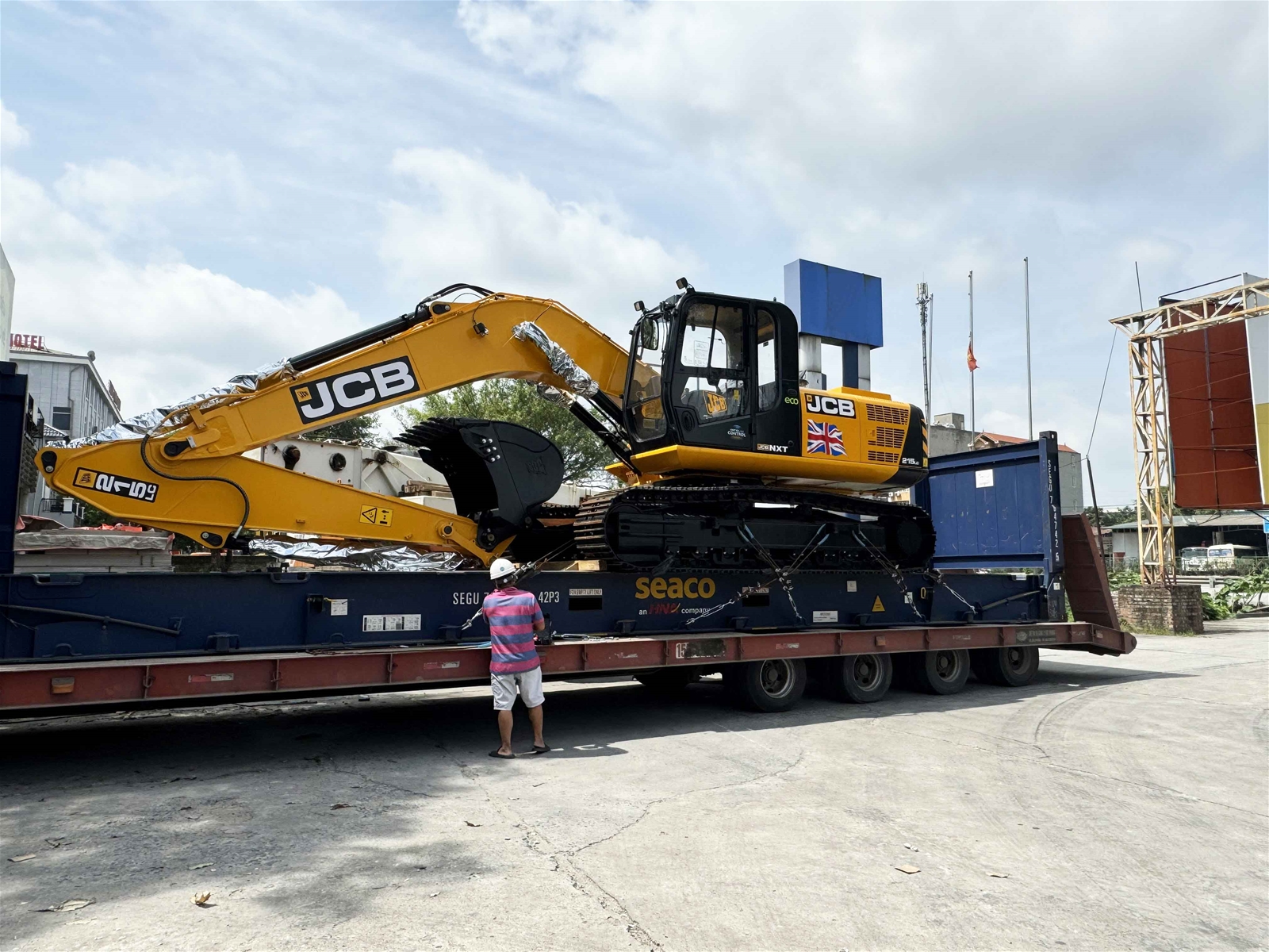 Máy xúc đào bánh xích JCB 215NXT sẵn kho MICO giao ngay