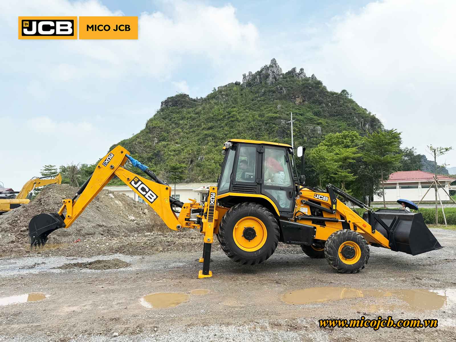 Xe xúc đào liên hợp JCB | Giải pháp bảo trì và xây dựng sân golf