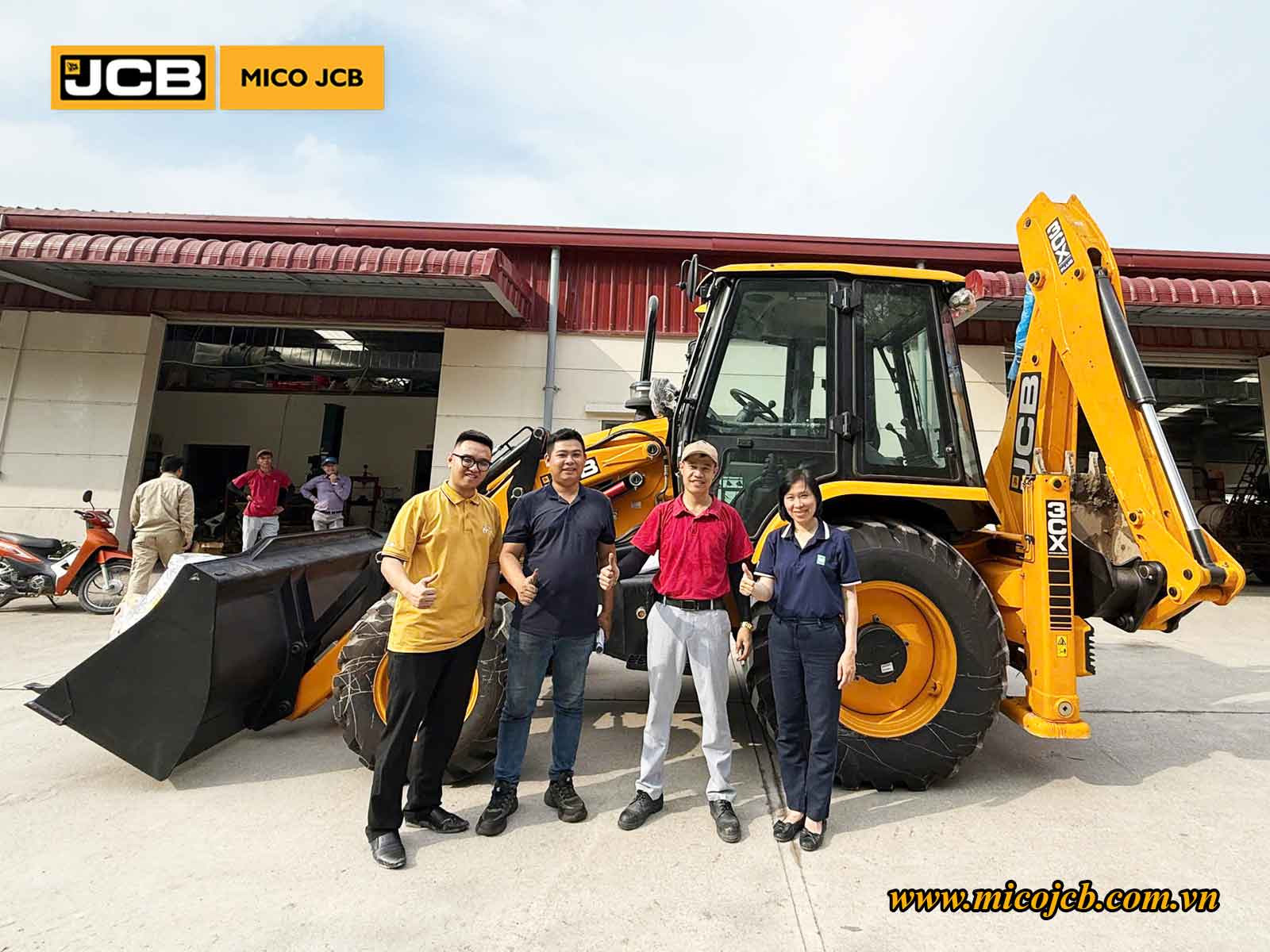 Xe xúc đào liên hợp JCB lắp được những đầu công cụ nào?