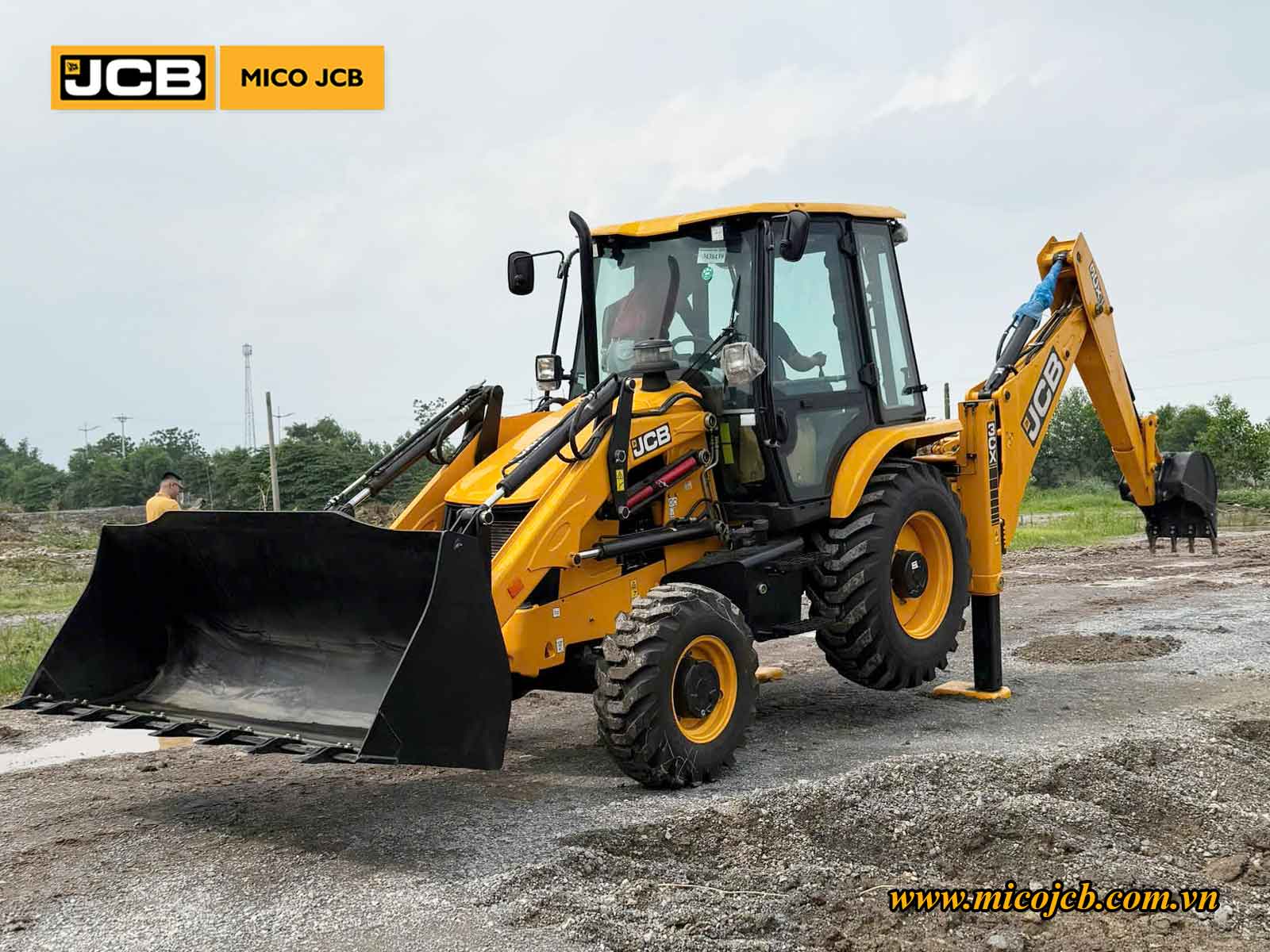 Xe xúc đào liên hợp JCB lắp được những đầu công cụ nào?