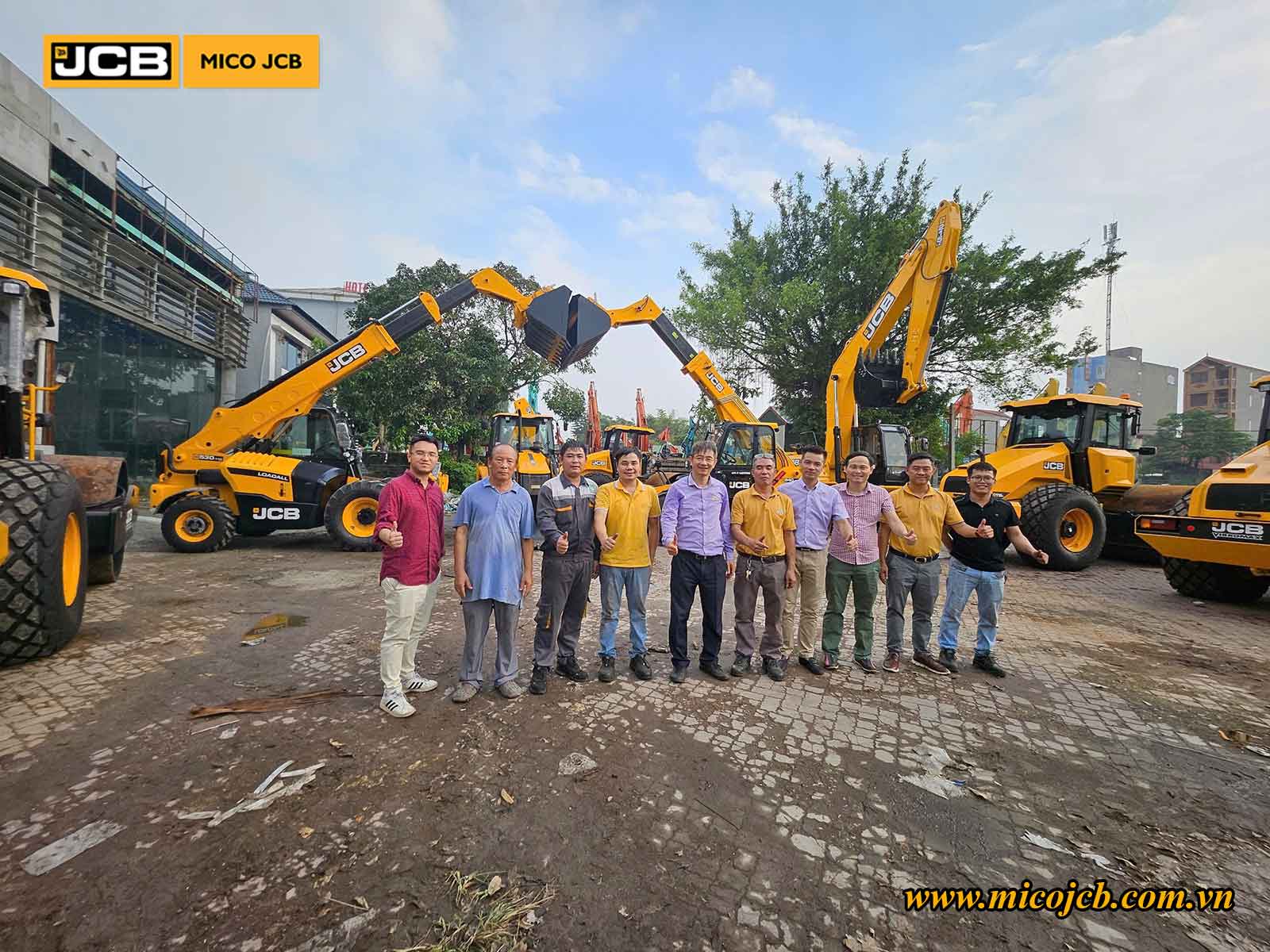 Xe nâng đa năng JCB 530-11 3 tấn