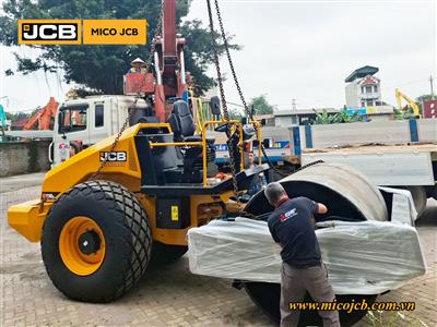 Nhập lô xe lu rung JCB 116D VIBROMAX có mái che