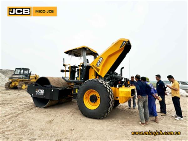 Bàn giao JCB: Lô xe lu rung JCB 116D Vibromax cho khách hàng thi công đường dẫn cao tốc